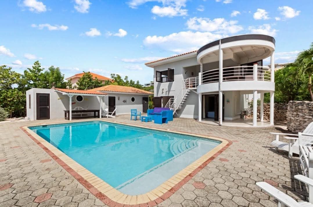 Villa de 2 plantas en Coral Estate Luxury Resort