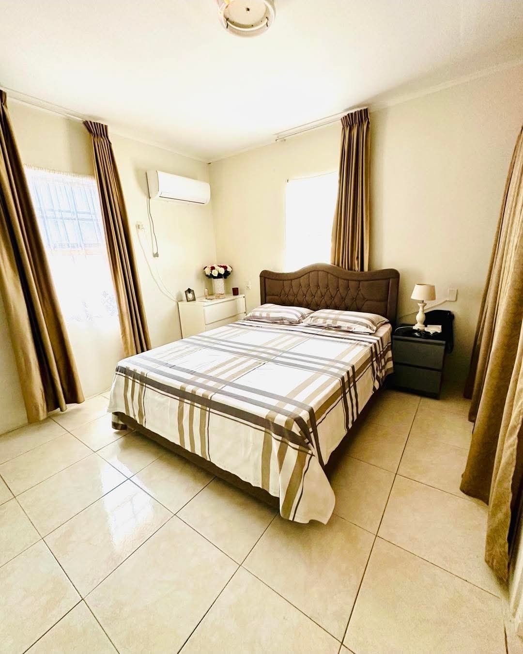 Family Home with Guesthouse in Sunset Heights - property photo 6