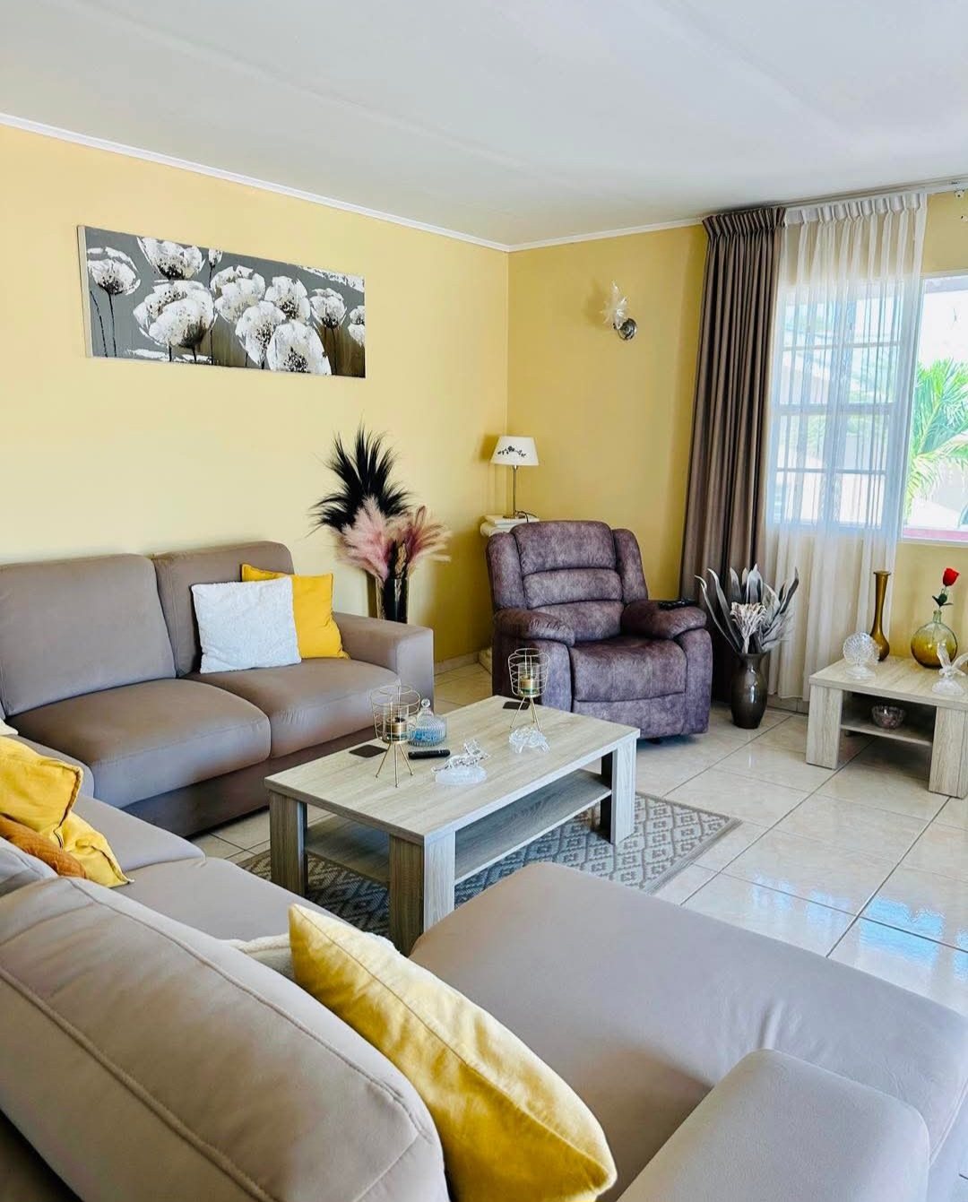 Family Home with Guesthouse in Sunset Heights - property photo 3